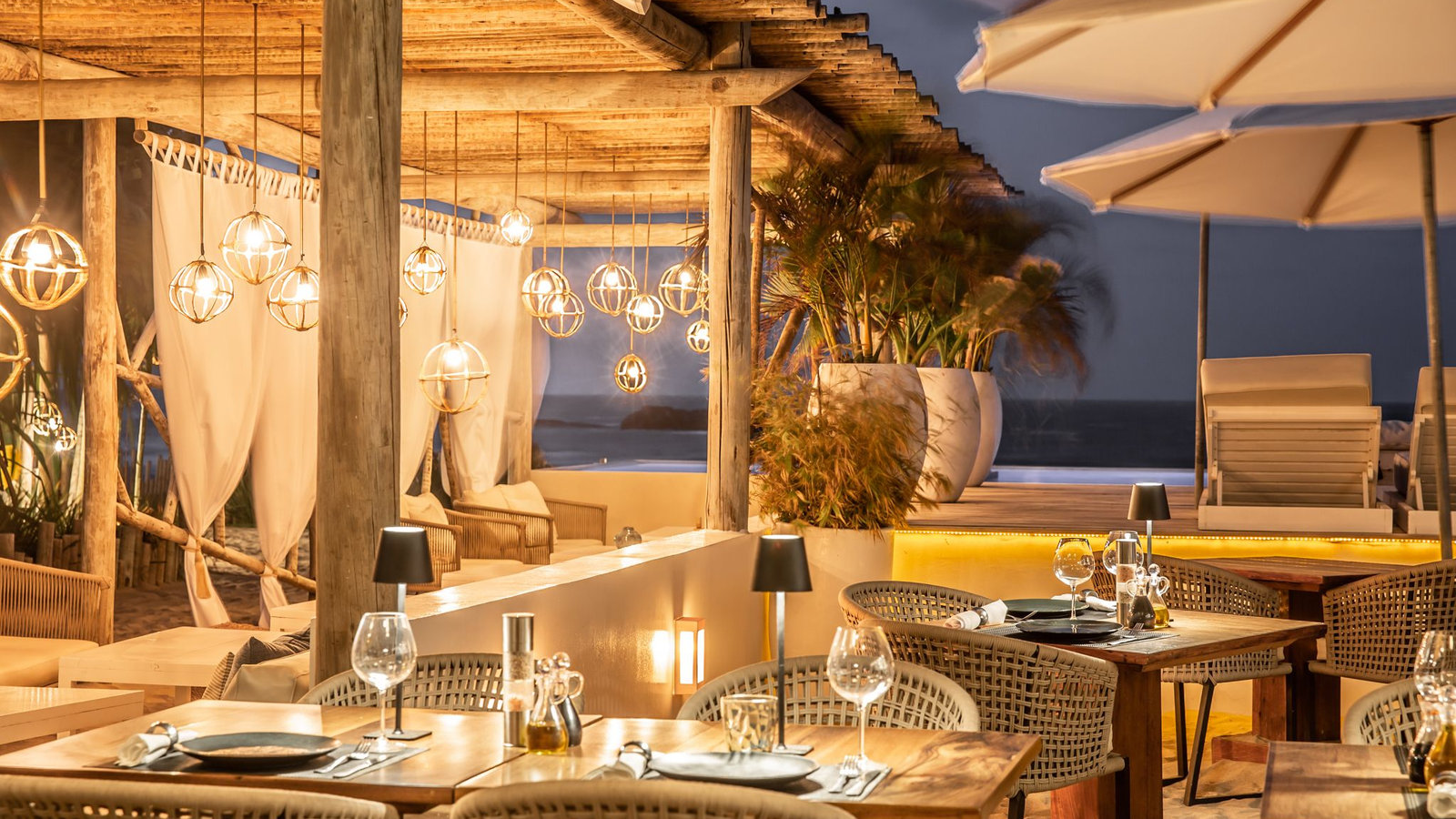 Restaurant en bord de plage à Preá, Brésil